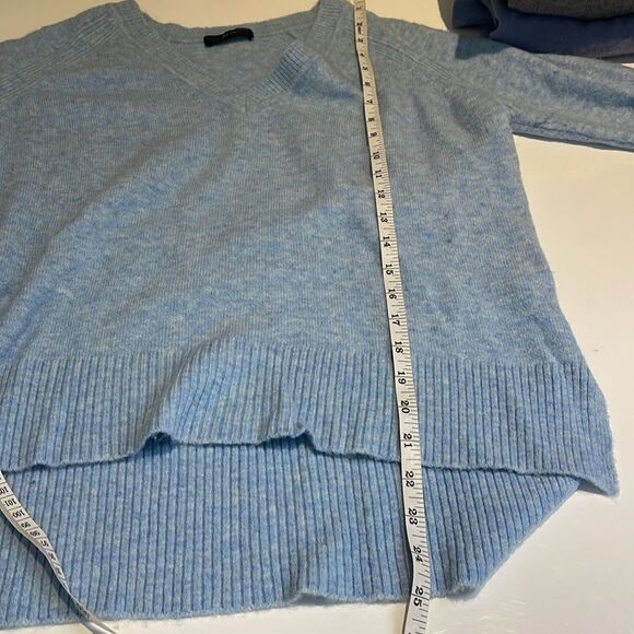 J. Crew V-neck oversized sweater in alpaca wool. Small. - Picture 8 of 9